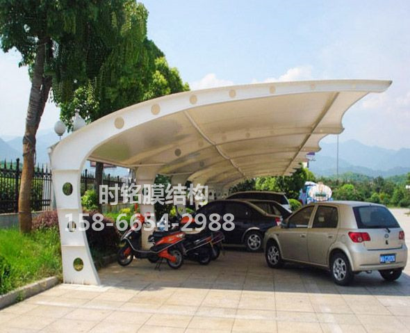 膜結構停車棚